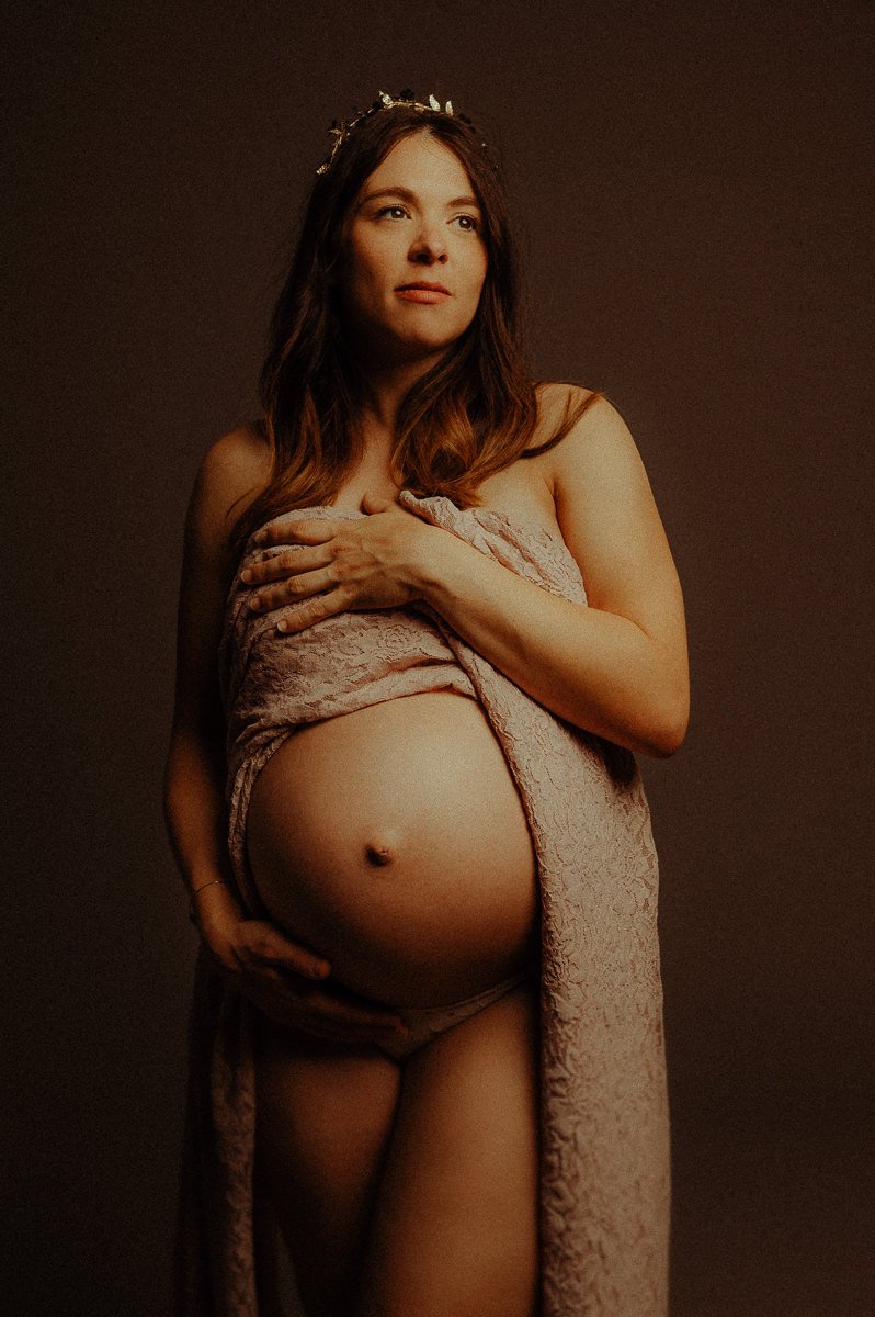portrait de femme enceinte en studio à Toulouse
