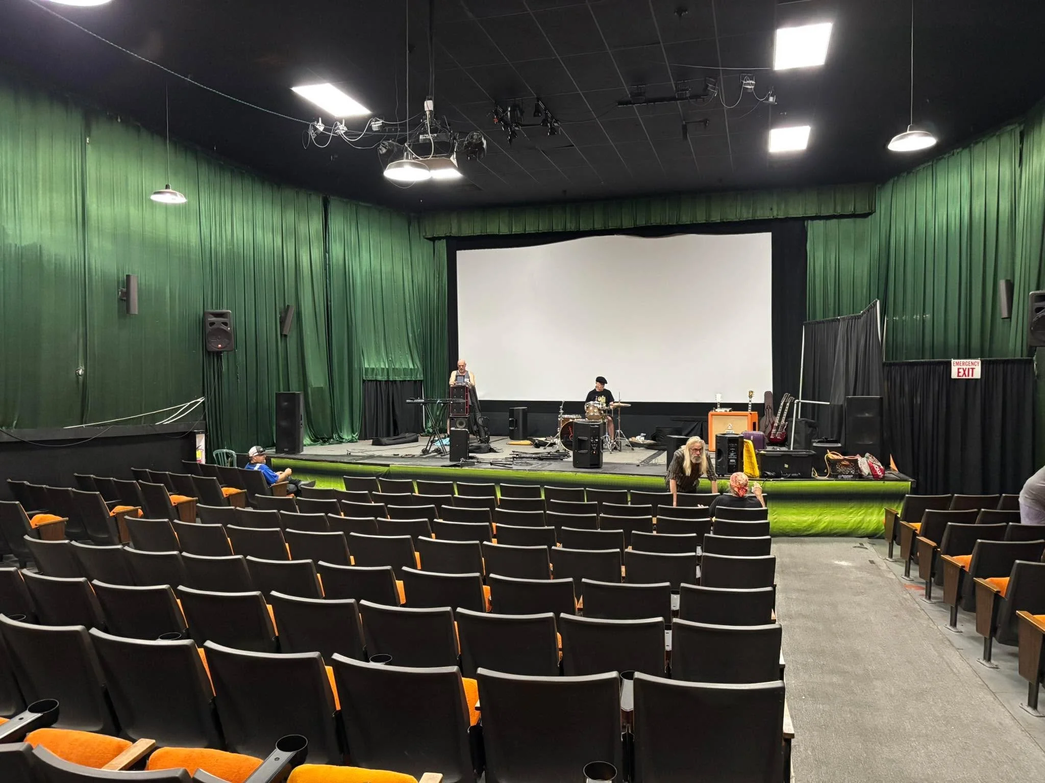 Back at the Kona Elks Theater with Valhallapdx! Very grateful to have the opportunity to play another cool double show here playing a fun mix of Zeppelin tunes!