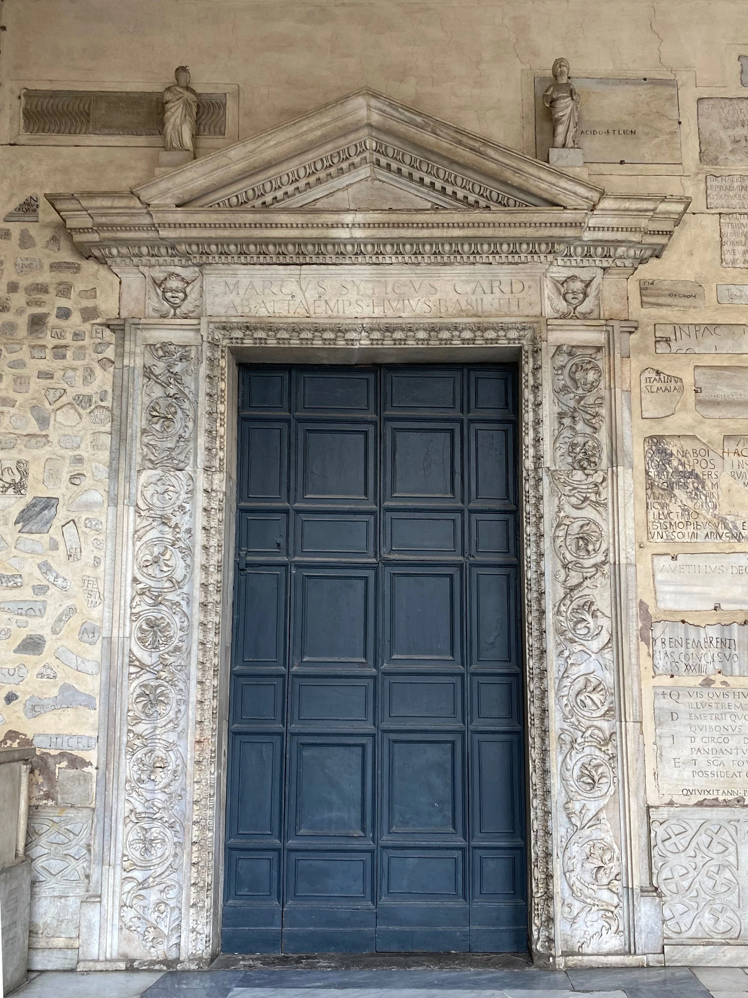 Piazza di Santa Mariain Trastevere.jpeg