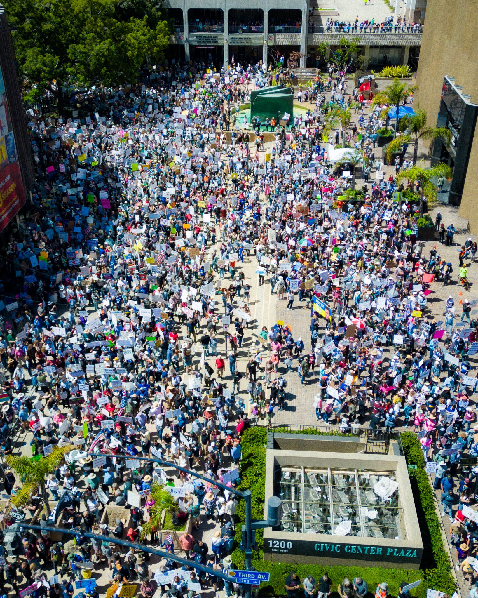 JLP_040525_TrumpProtest_2.jpg