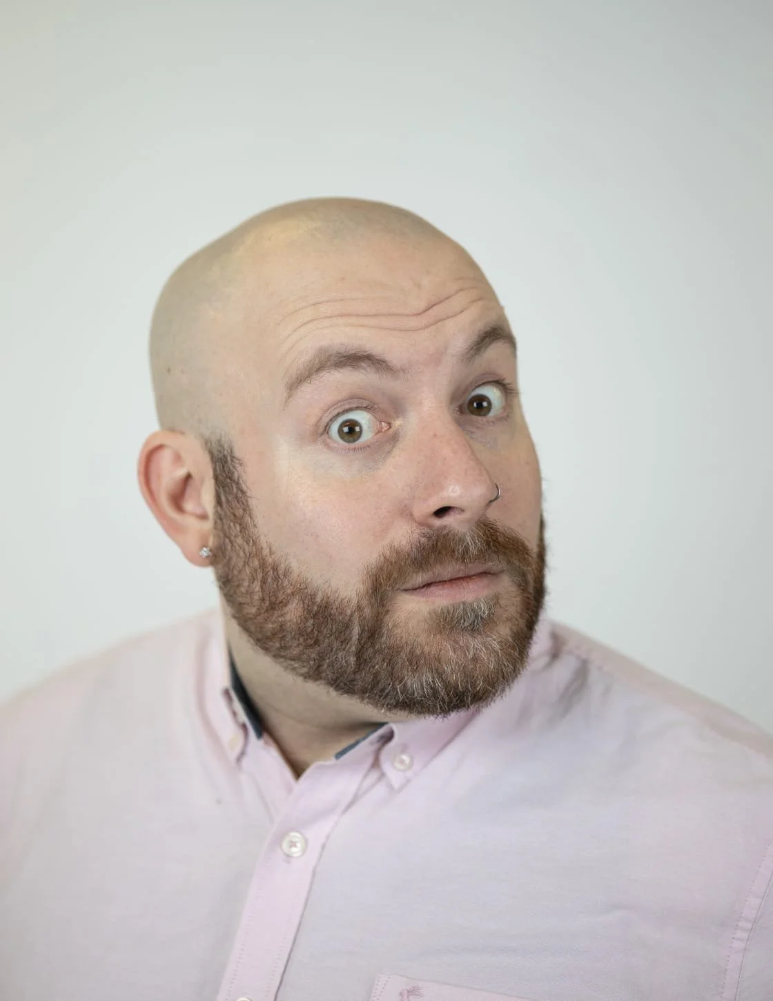 A picture of Owen Scrivens, improviser, looking to the right of the frame