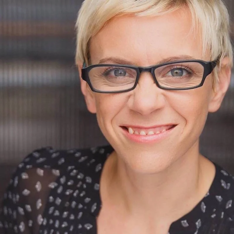 A headshot of improviser Andel Sudik