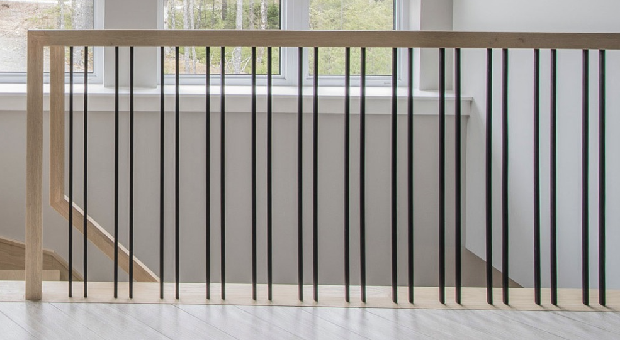Black or chrome stair railing.png