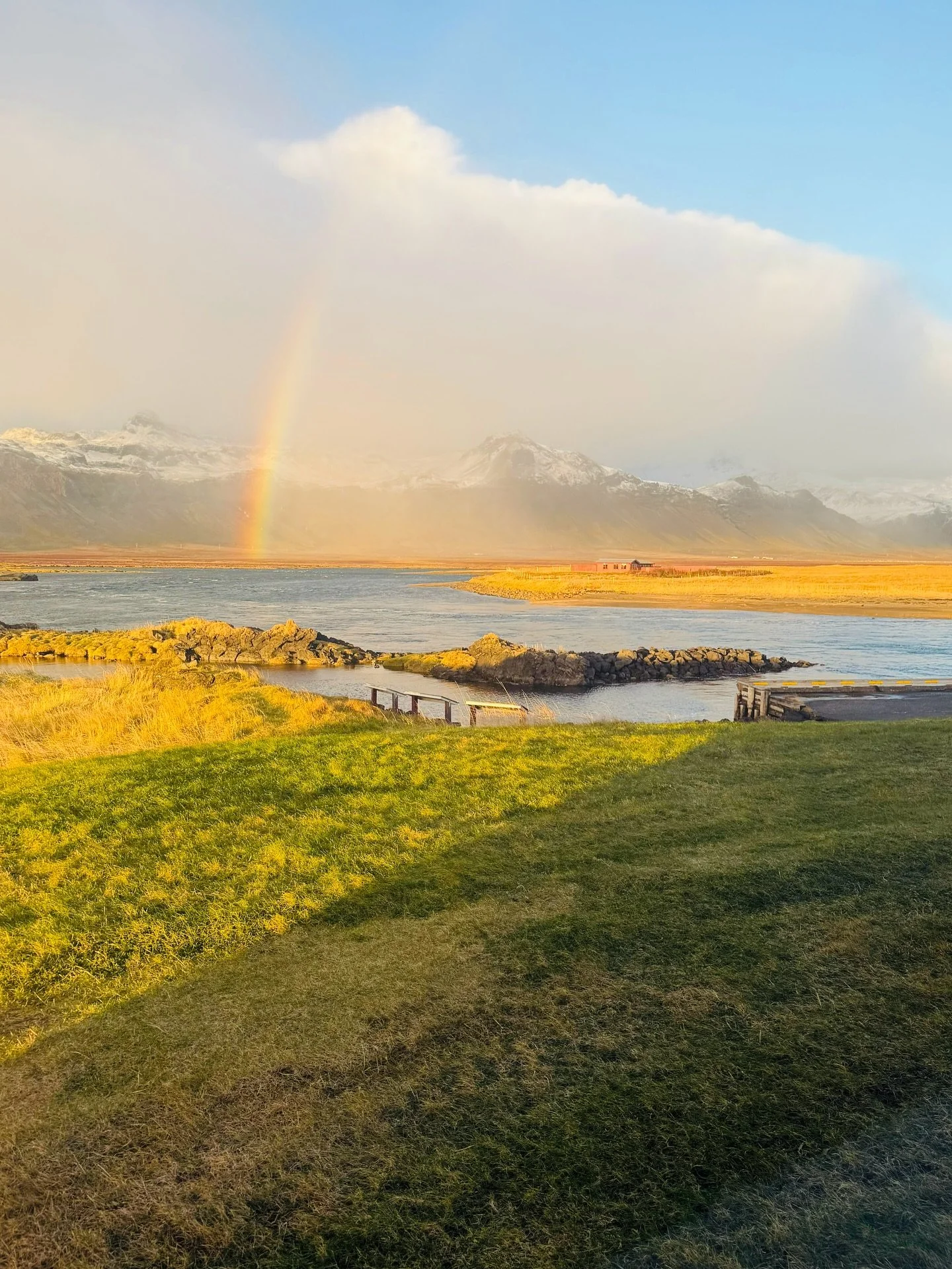 It’s wild to think we live in a world filled with magic like rainbows in the sky yet there are people who spend their days staring at their phones, arguing with strangers in the comments section on instagram 😂🤪🤯
I spent most of last week of