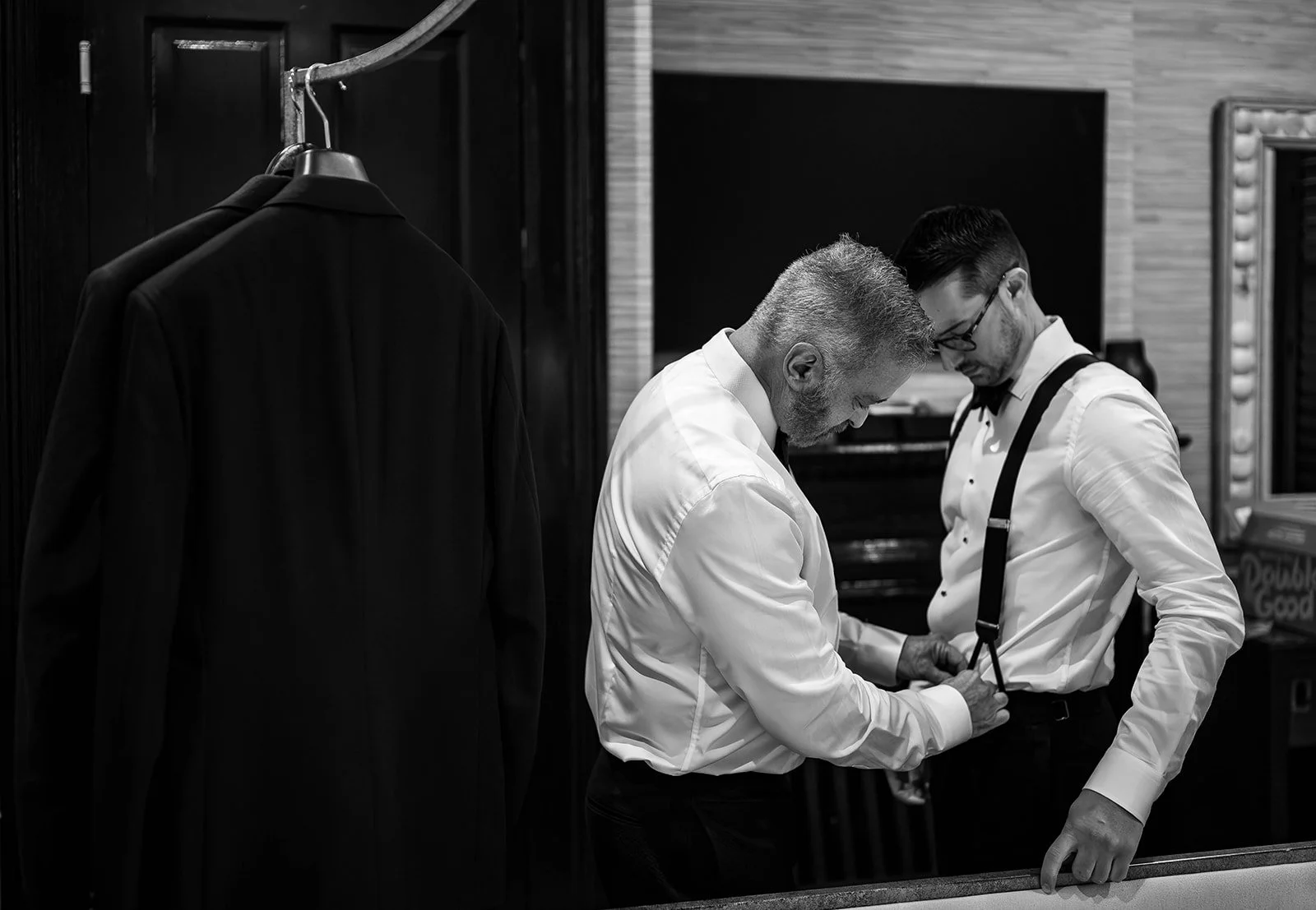 Tim+Christian_31426_WeddingsByKSP_006.jpg