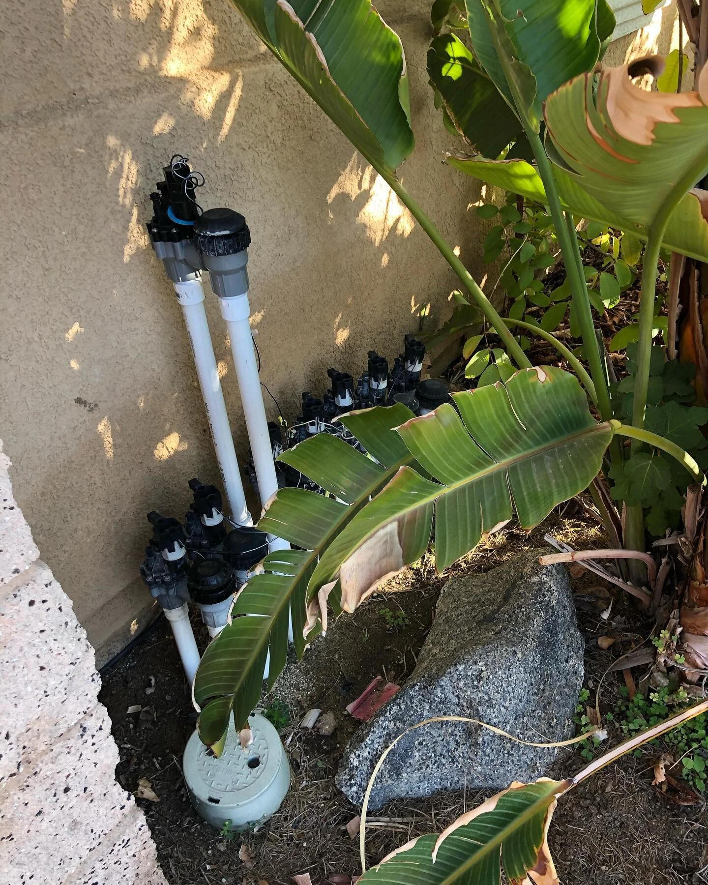 Here&rsquo;s a tip, don&rsquo;t ask the lawn mower guy to replace the sprinkler valve. Instead, give us a call (909)565-5903
We are constantly fixing their mistakes, get it done right the first time, don&rsquo;t pay twice. #redlands 
.
.
.
.
.
.

#ga