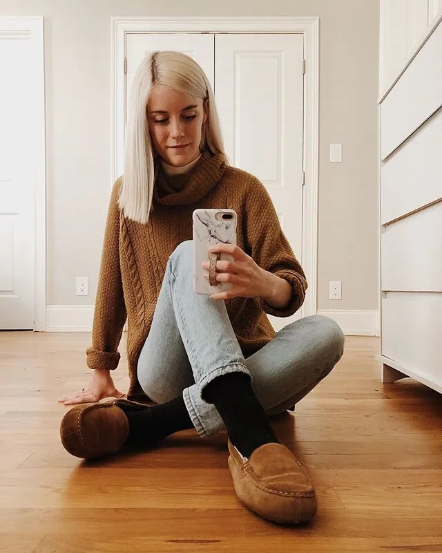 👖 My WFH uniform. I know literally *everyone* suggests putting on real clothes when working from home (and I do too!) but I don&rsquo;t always take my own advice &mdash; and I can notice a huge difference in my productivity/happiness when I don&rsqu