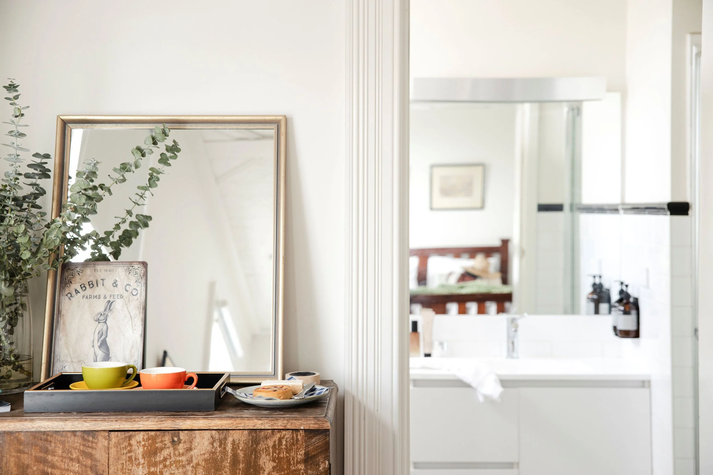 King - with Ensuite, having a cuppa.jpg