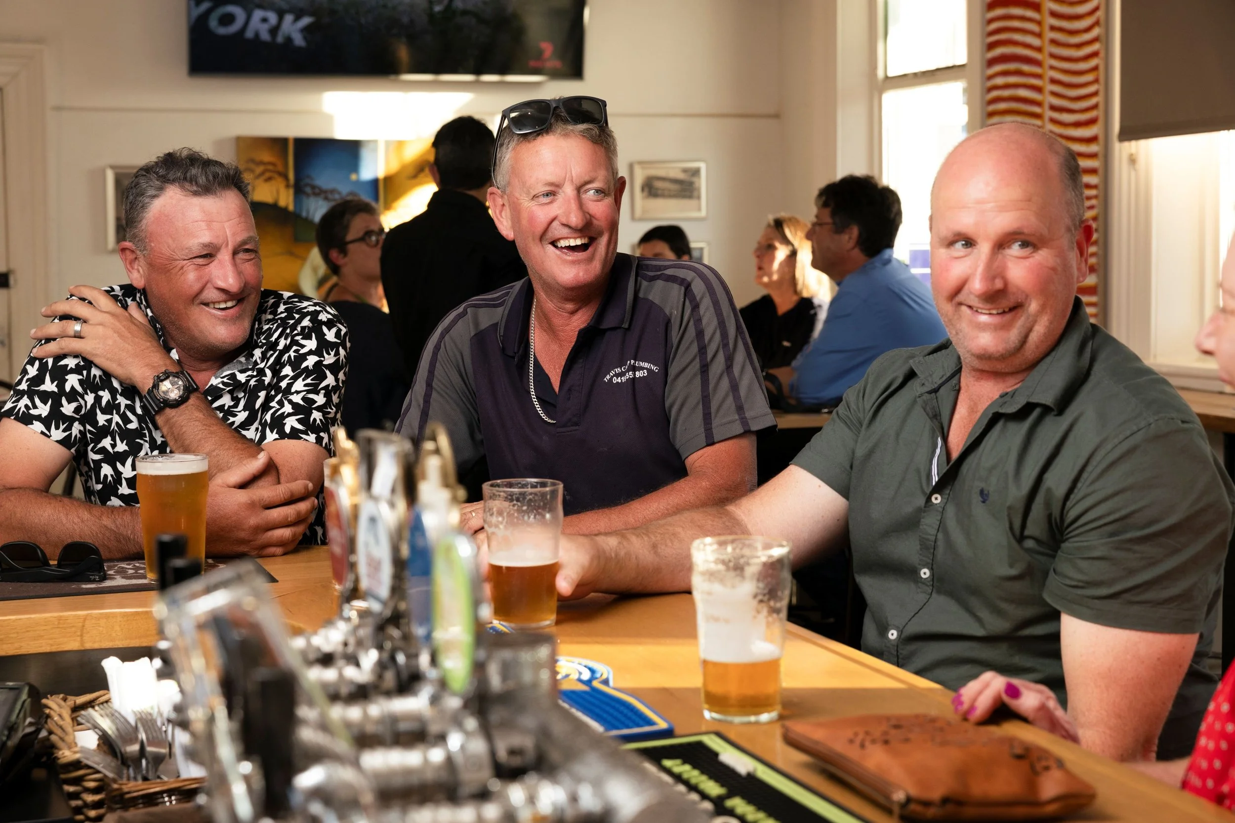 Talent - Friends at the Bar-6452sm.jpg