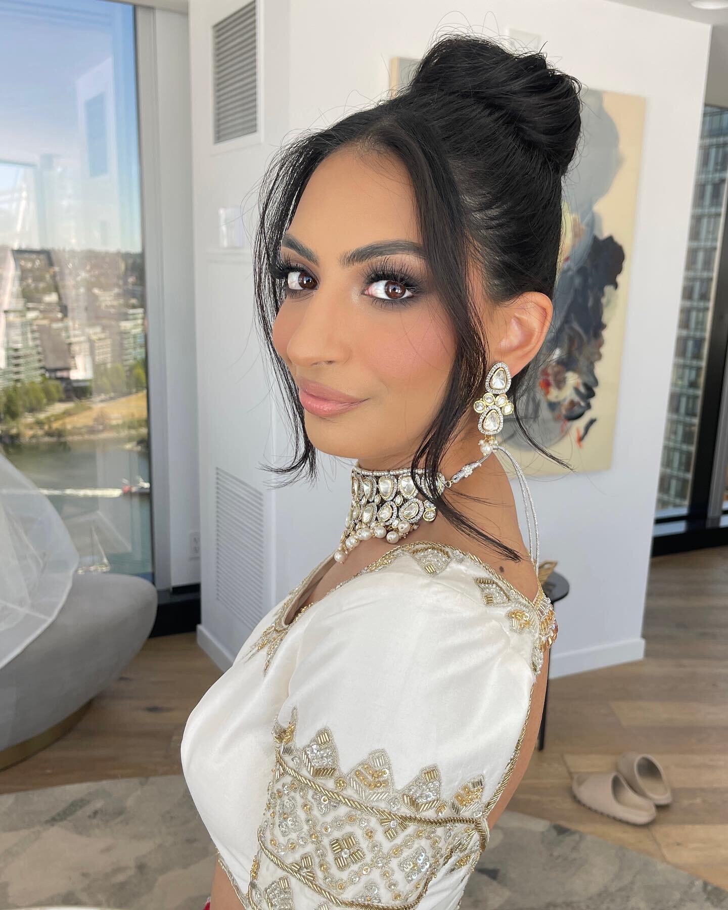 the finale ⚡️✨🪩 

Thank you @harmit.panesar for trusting me with all of your looks this past week! 🦋

&bull;
&bull;
&bull;

#vancouvermakeupartist 
#langleymakeupartist #vancouverweddings #lasvegasmakeupartist #vancouvereventplanner #naturalglambri