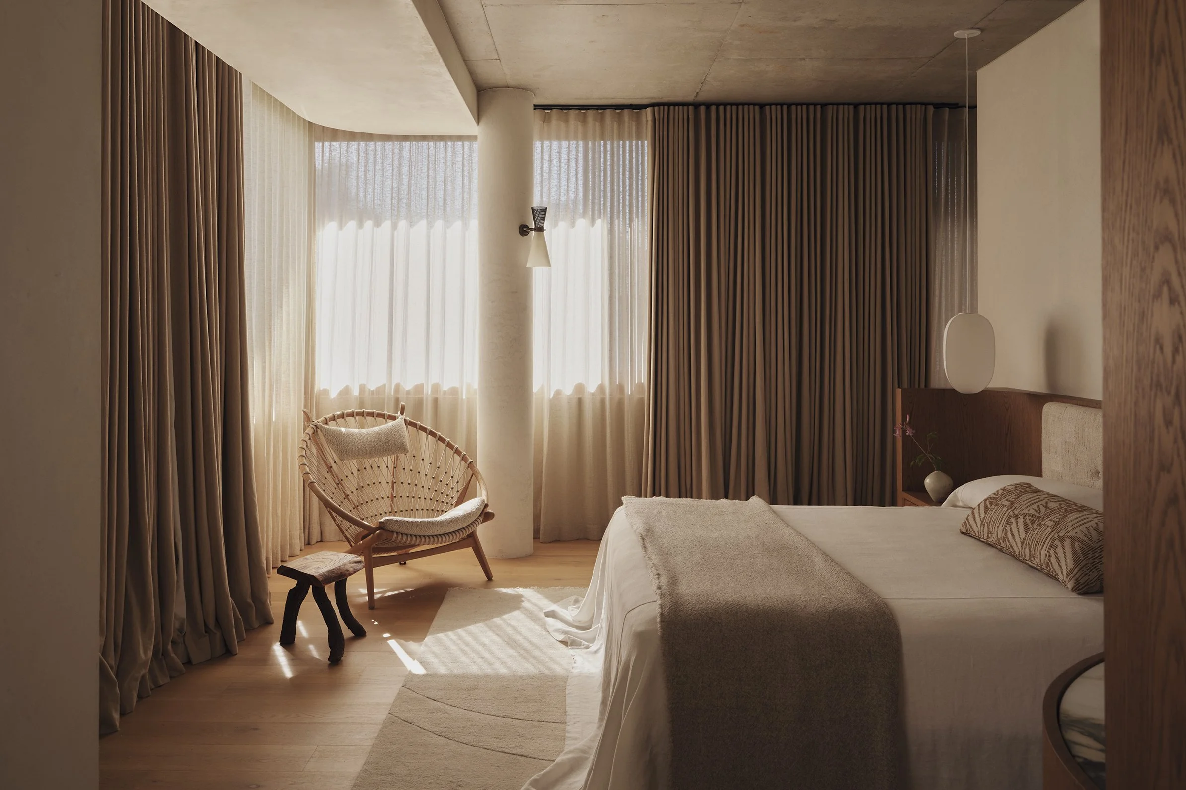 Custom bedroom headboard – Brisbane interior architecture