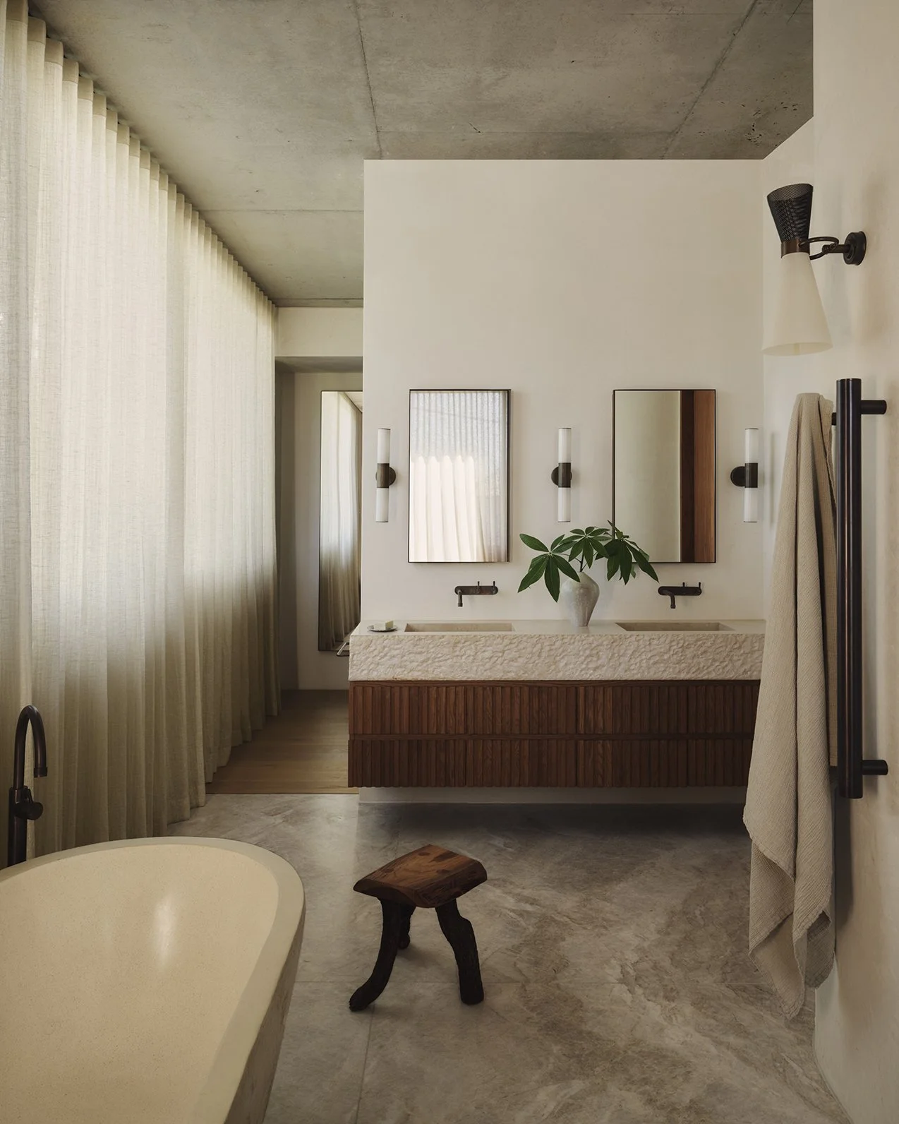 Contemporary bathroom ensuite in New Farm Brisbane by Samantha Leigh Interiors