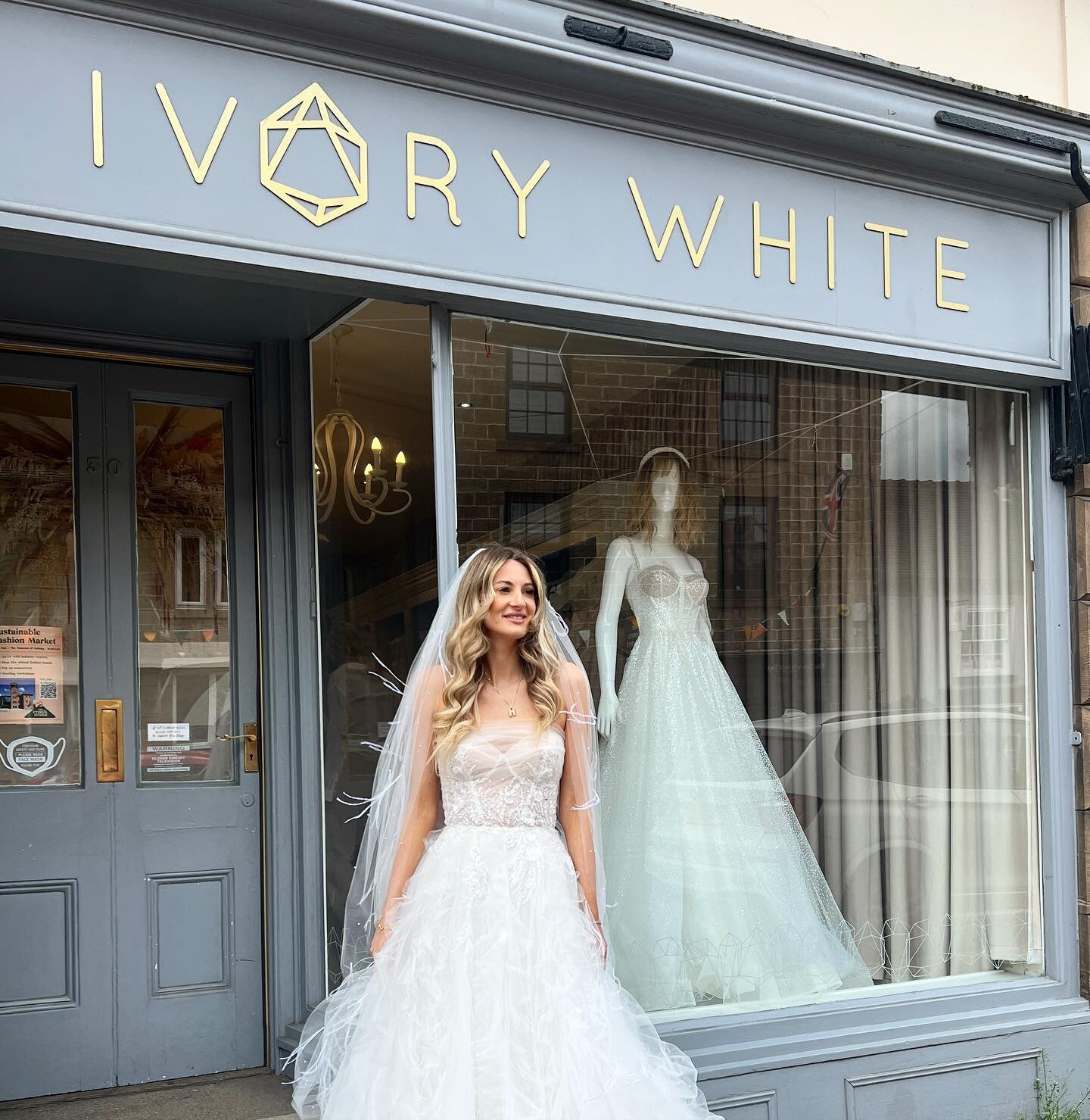 We had the best time last week playing dress up with the stunning Harriet from @frontrowfashionboutique