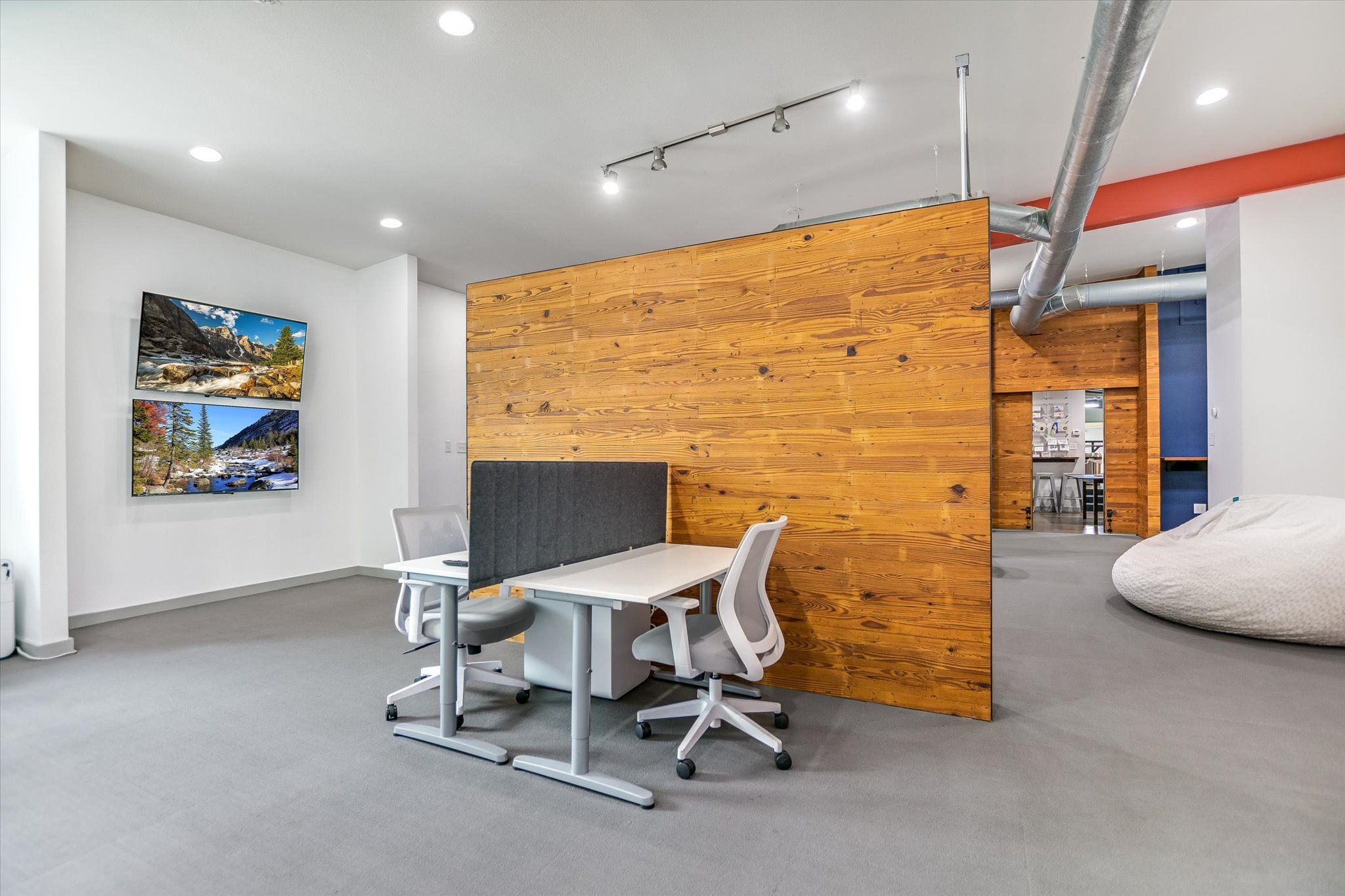 05-Work Space.jpg
