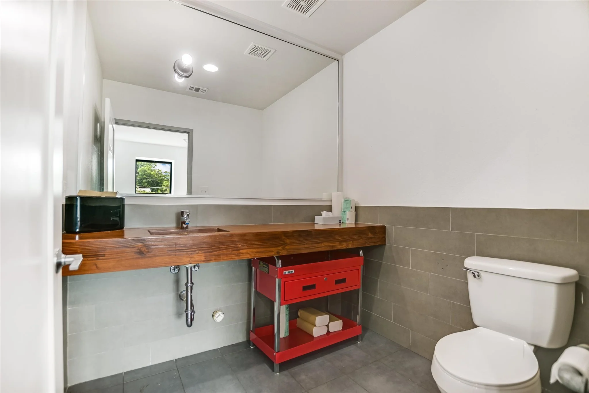 11-Bathroom.jpg