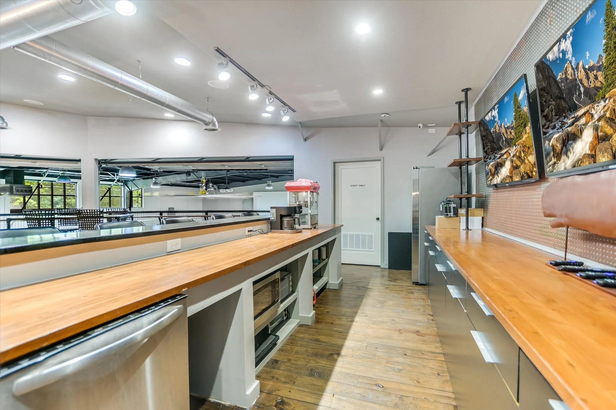 18-Break Room Bar.jpg