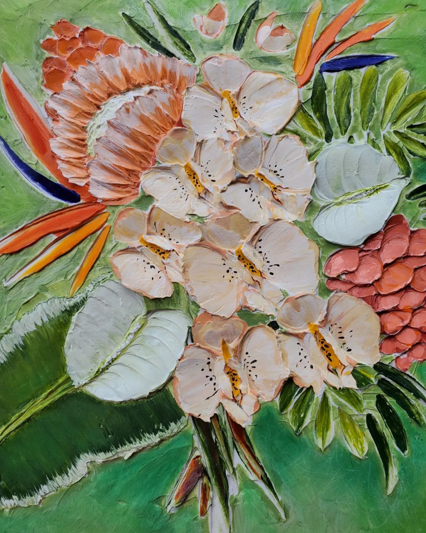 She's finished! And breathtakingly beautiful...

Feels like pure Florida- lush, tropical, bright and sultry. Miami nights or Key West mornings...

The King Protea was added towards the end. Right on top of one of the Torch Ginger. I freaking love it 