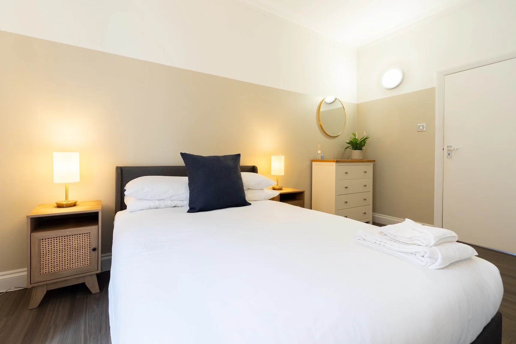 buckingham-palace-rd-1bed-deluxe-7.jpg