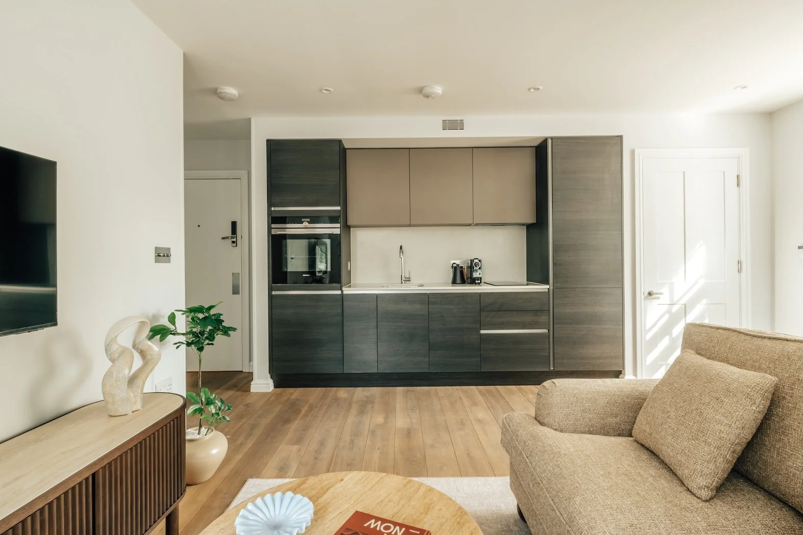 the-sloane-sq-gem-1 bed -3.jpg