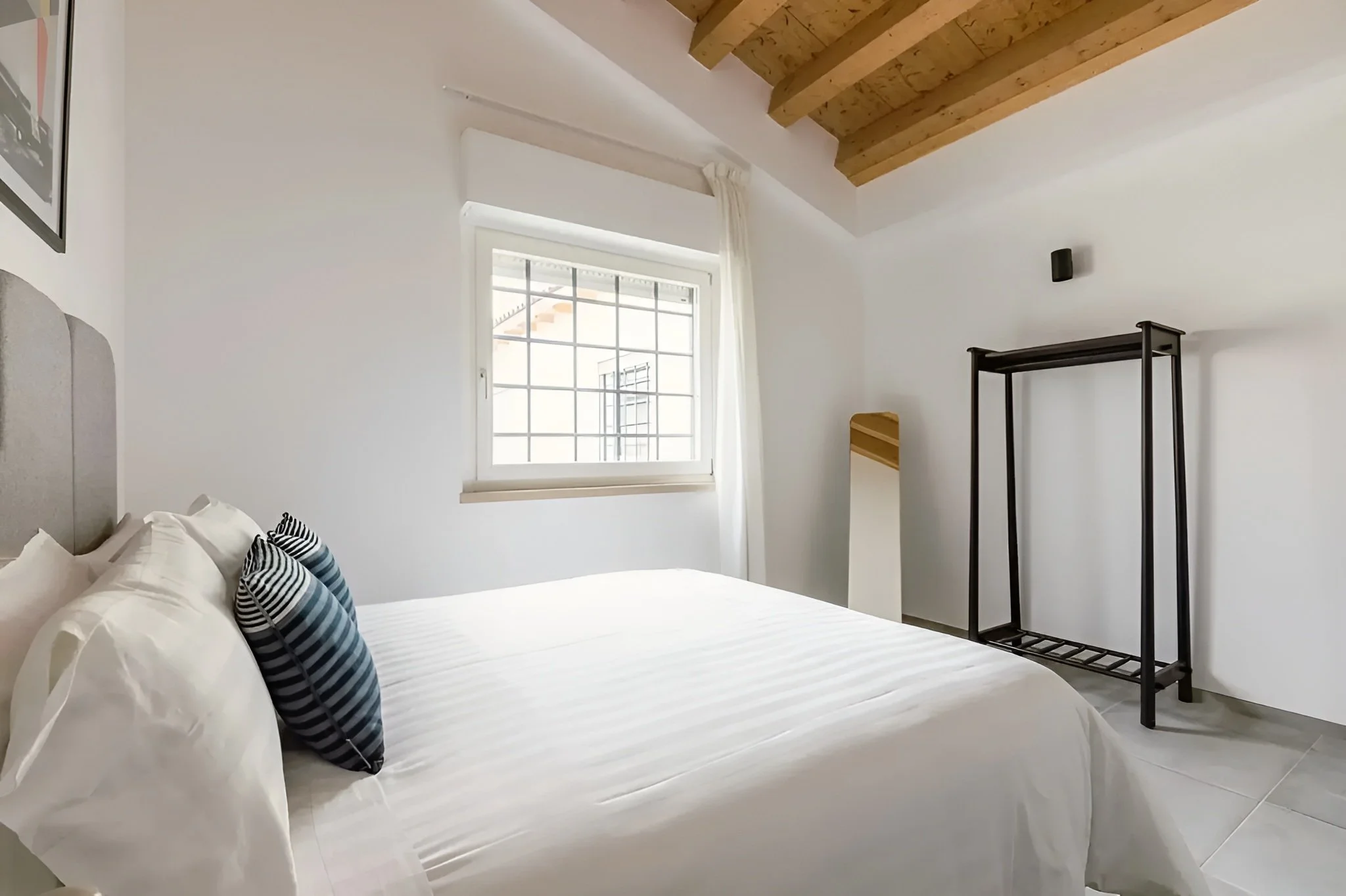 the-reti-collection-bed 3-12.webp