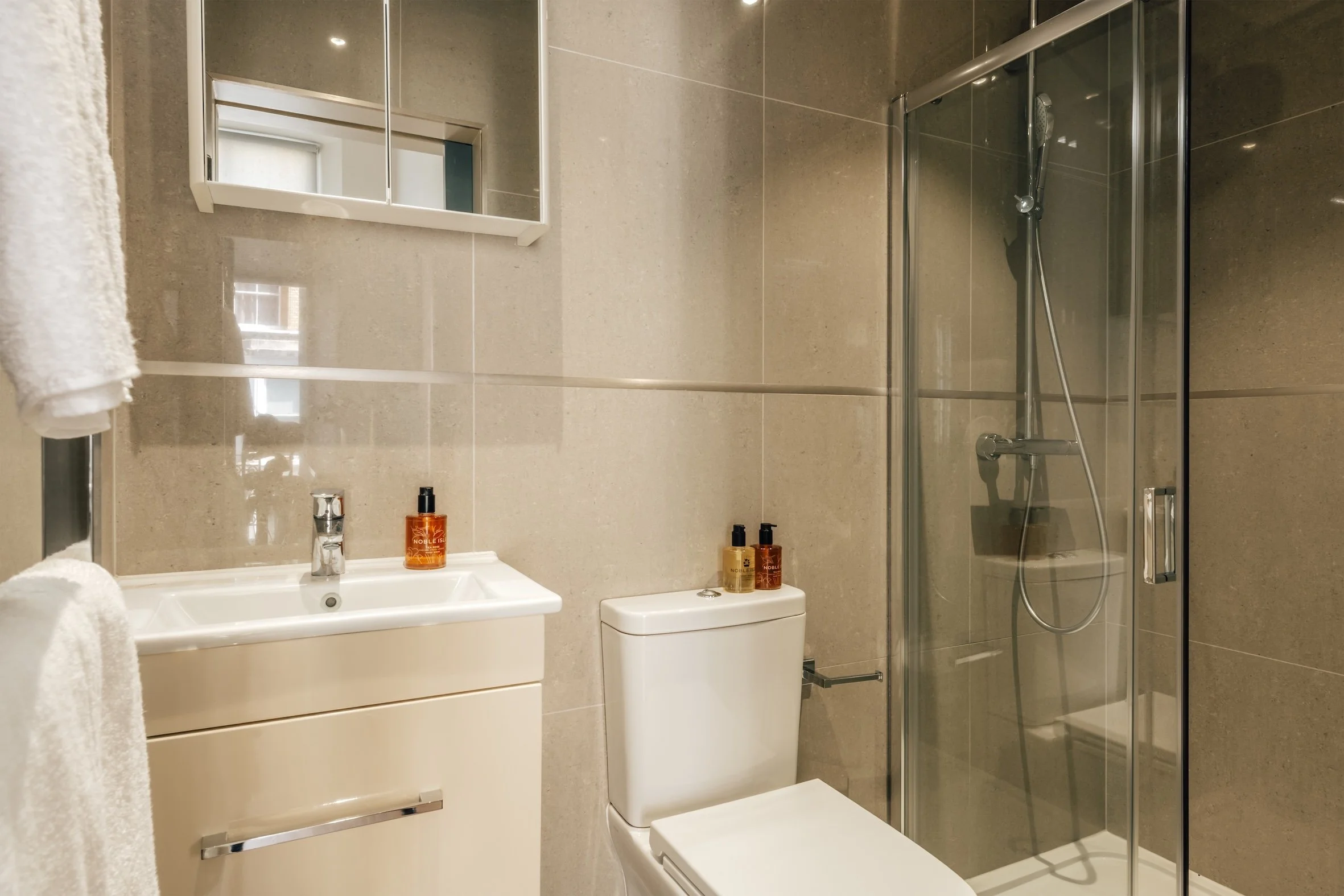 the-kensington-jewel-deluxe studio-10.jpg