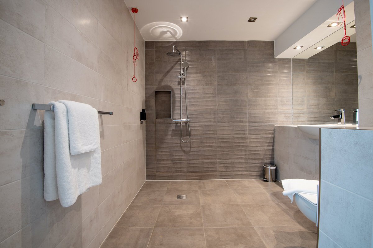 Grande Bathroom (Accessible).jpg