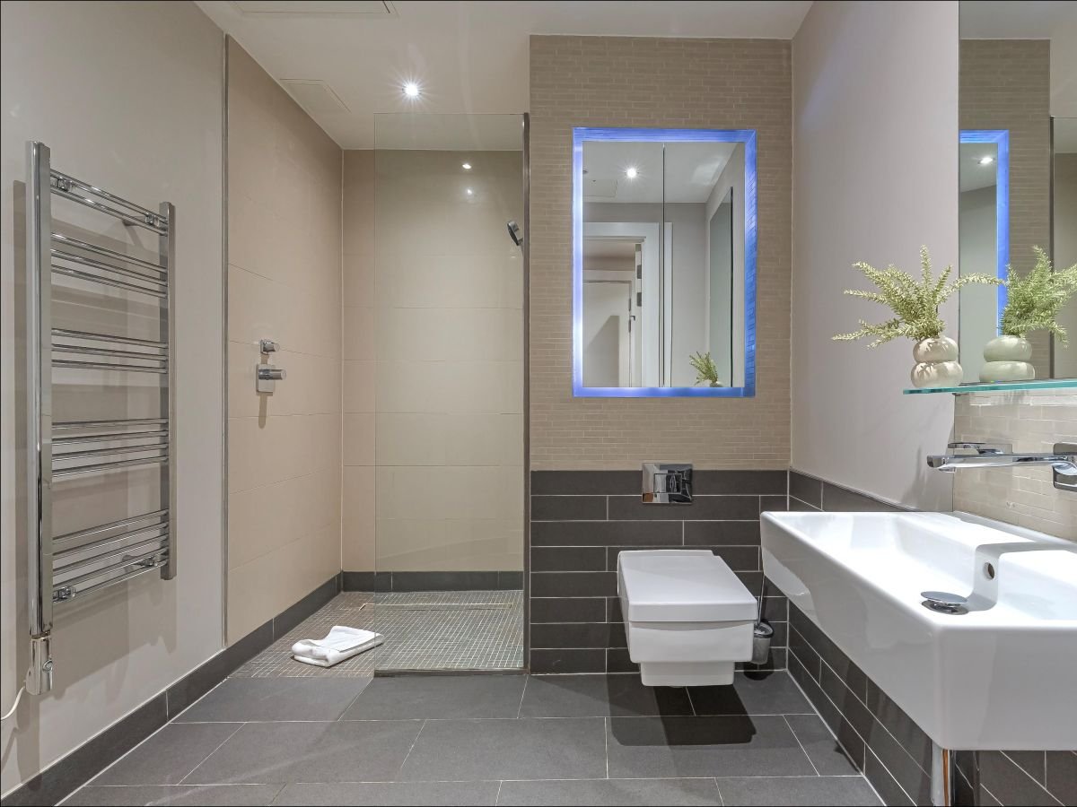 5. 1 Bed London Holborn Lane Apartments Bathroom
