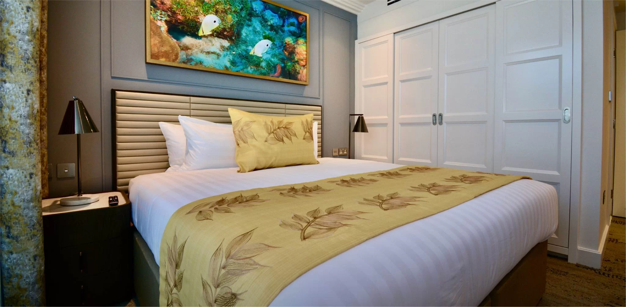 10 .  5 Bedroom Apartment Golden Bed