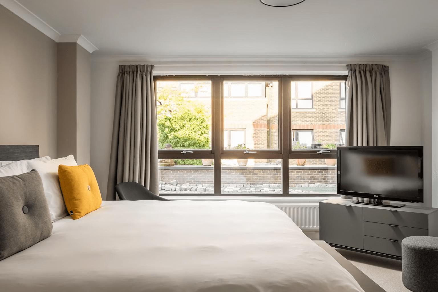Holland Park Apartments 2 Bed Deluxe (4)-min.png