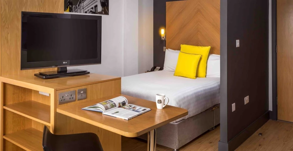 Studio apartment for rent leeds