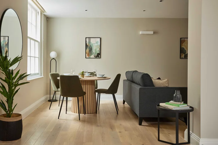 2 Bed at Cliffords Inn Quarters, Holborn