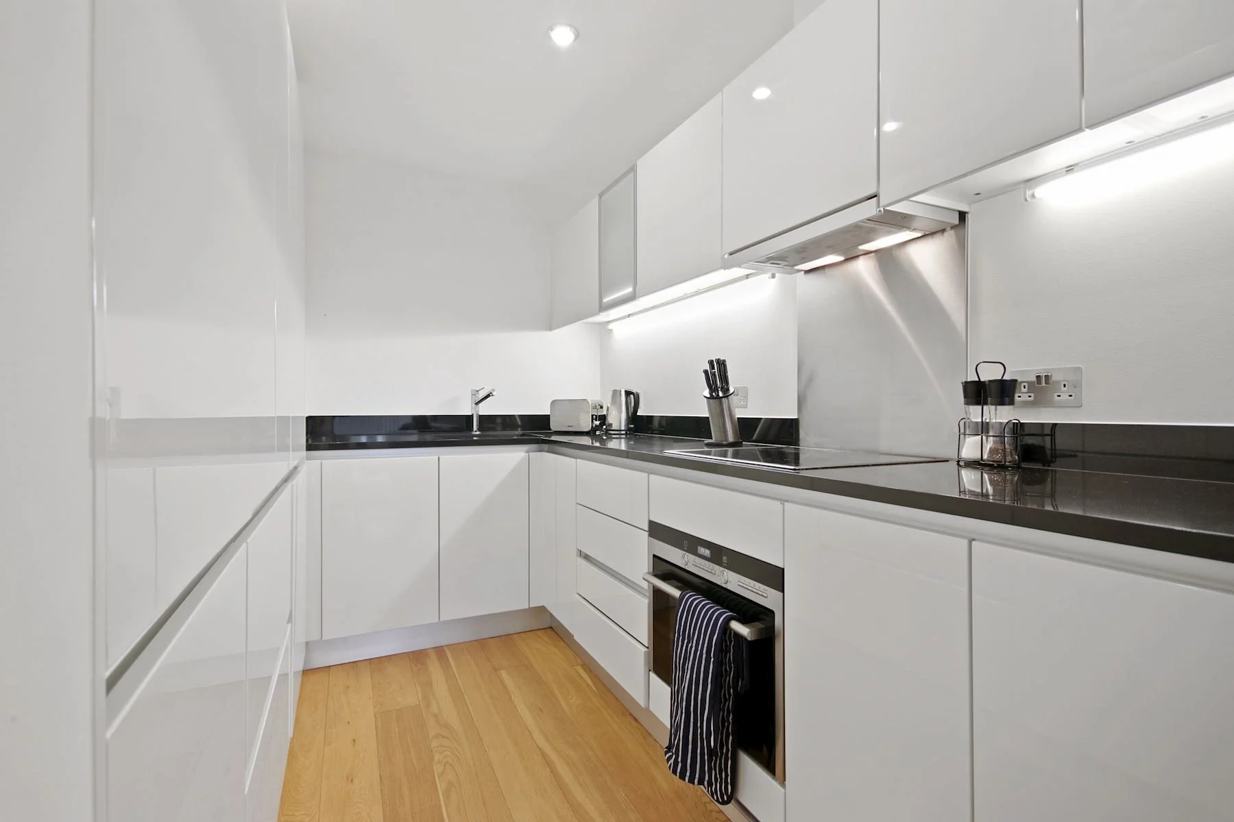Farringdon Yard Apartments 1 Bed Apartment (3).JPG