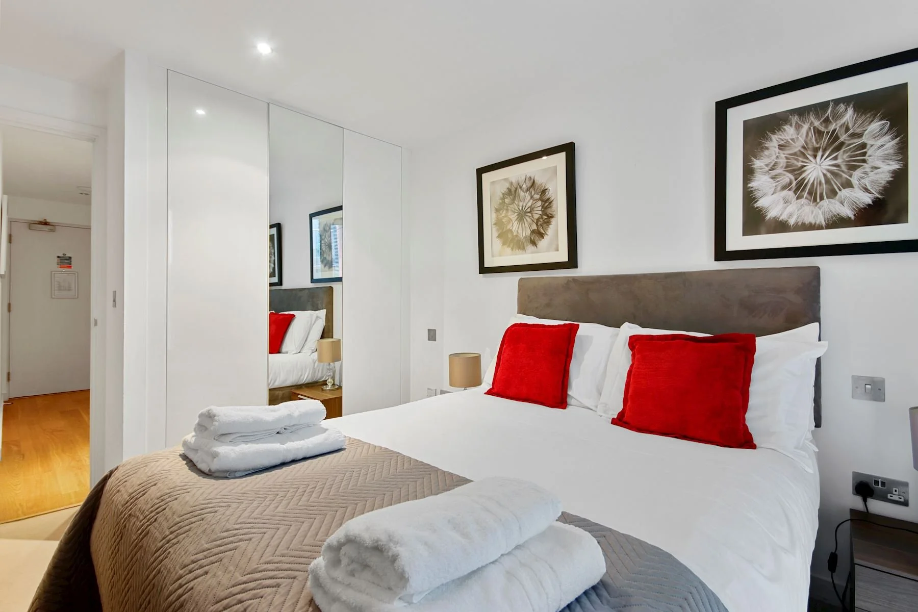 Farringdon Yard Apartments 2 Bed Apartment (6).JPG