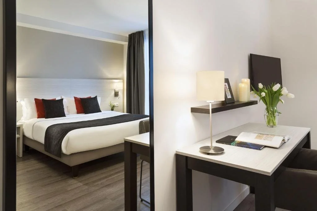 gael-paris-suites-1-bed-1.jpg