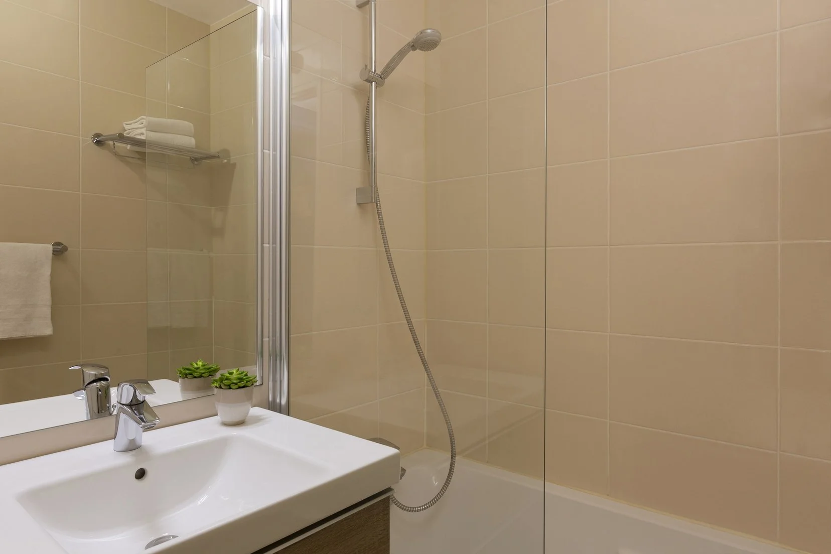 la-defense-1bed-deluxe-4.jpg