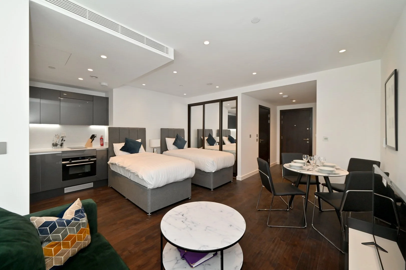 royal-mint-st-studio-7.JPG