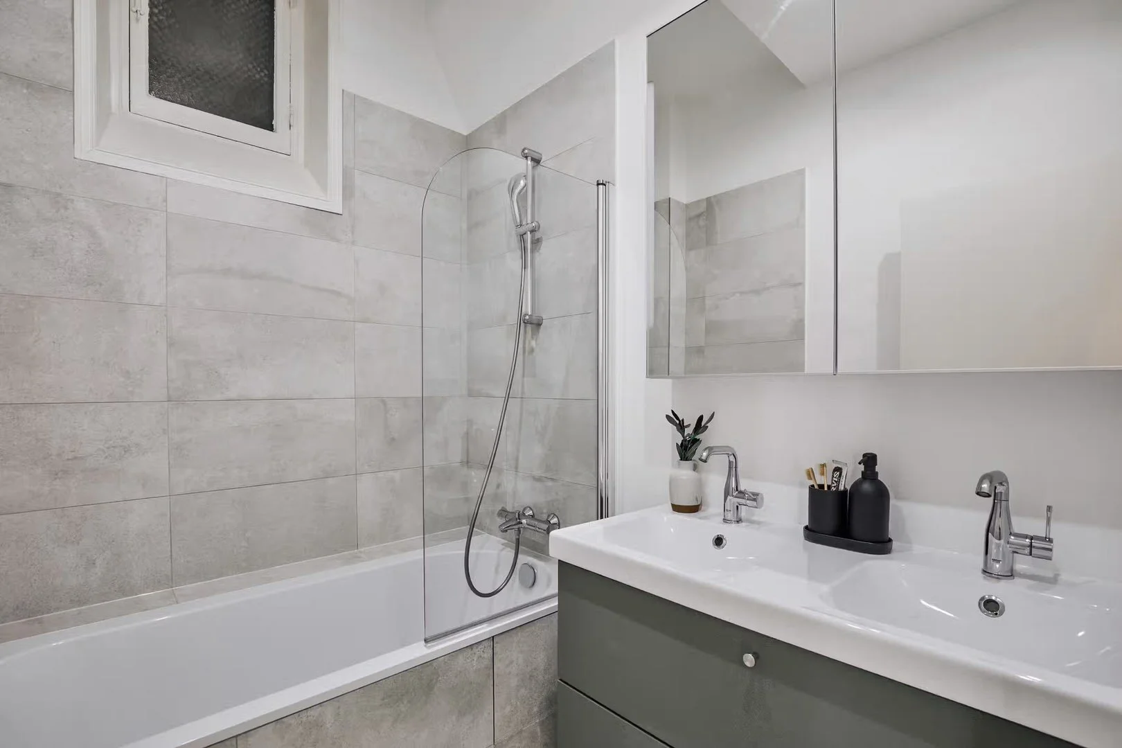 pere-lachaise-2bed-3.jpeg