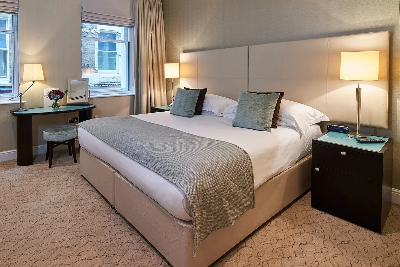 mansion-house-1bed-deluxe-2.jpg