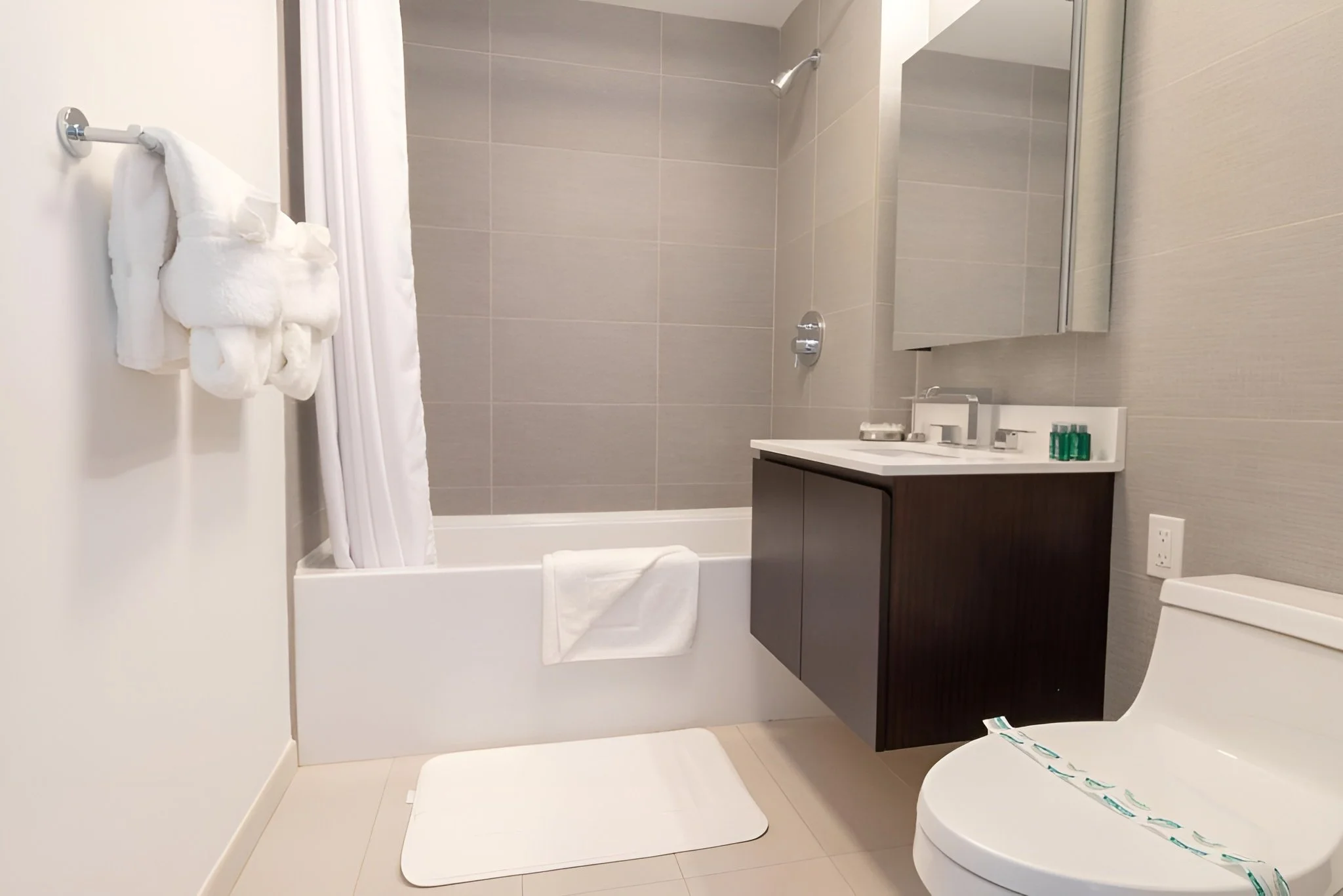 chelsea-crown-residence-2bed-2 (1).jpg