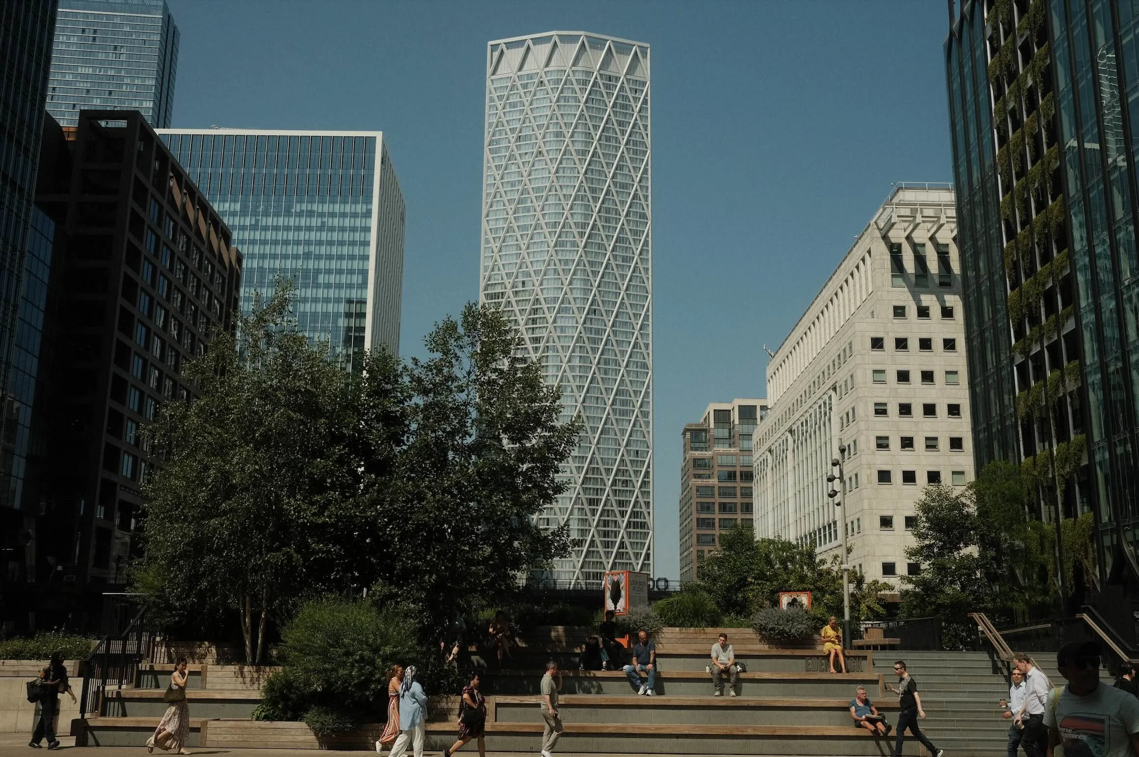 Living in Canary Wharf: A Student’s Guide to London’s Most Modern Neighbourhood