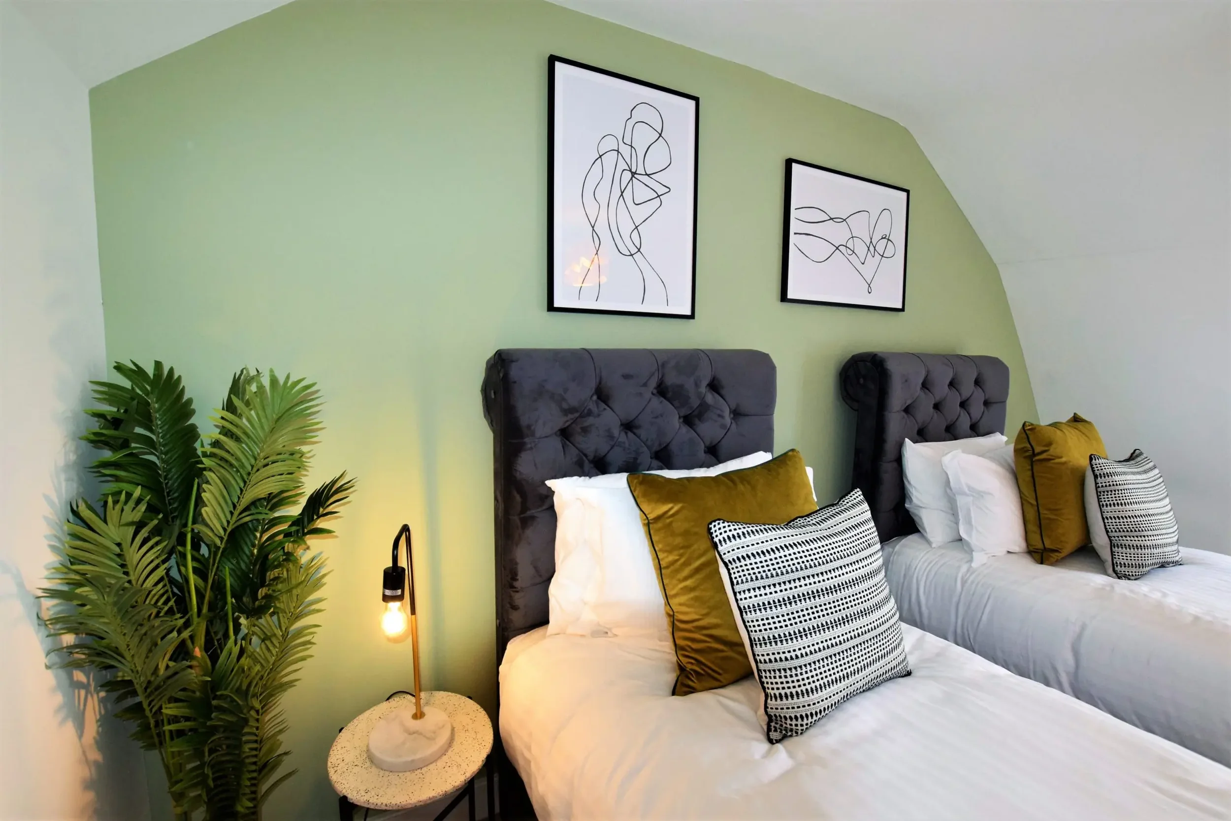 the-meridian-corner-2 bed-1.webp