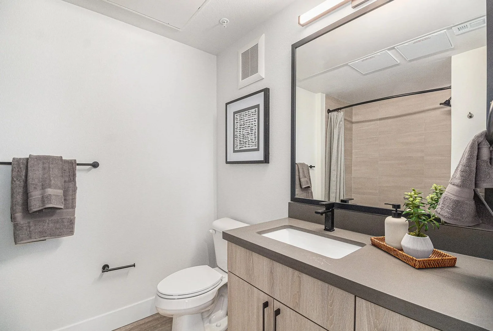 central-blvd-suites-1bed-6.jpeg