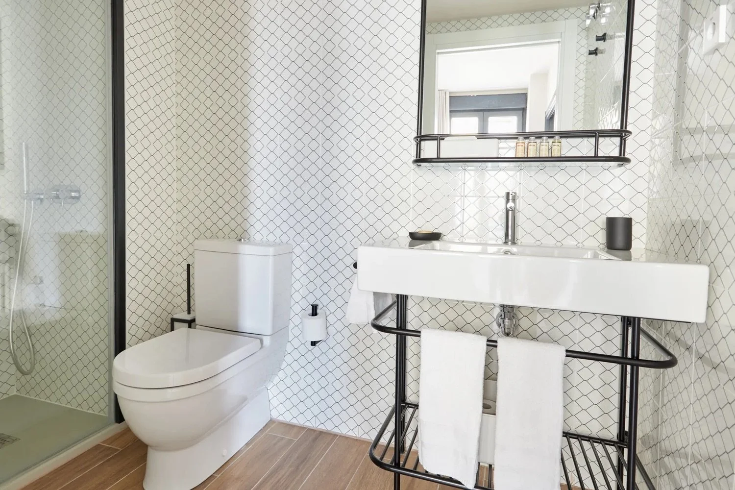 chueca-suites-2 bed-7.jpeg