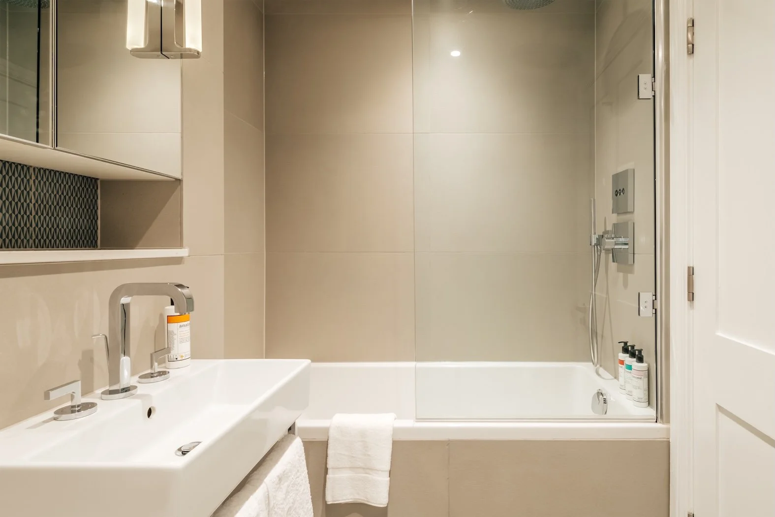 the-sloane-sq-gem-3 bed - 9.jpg