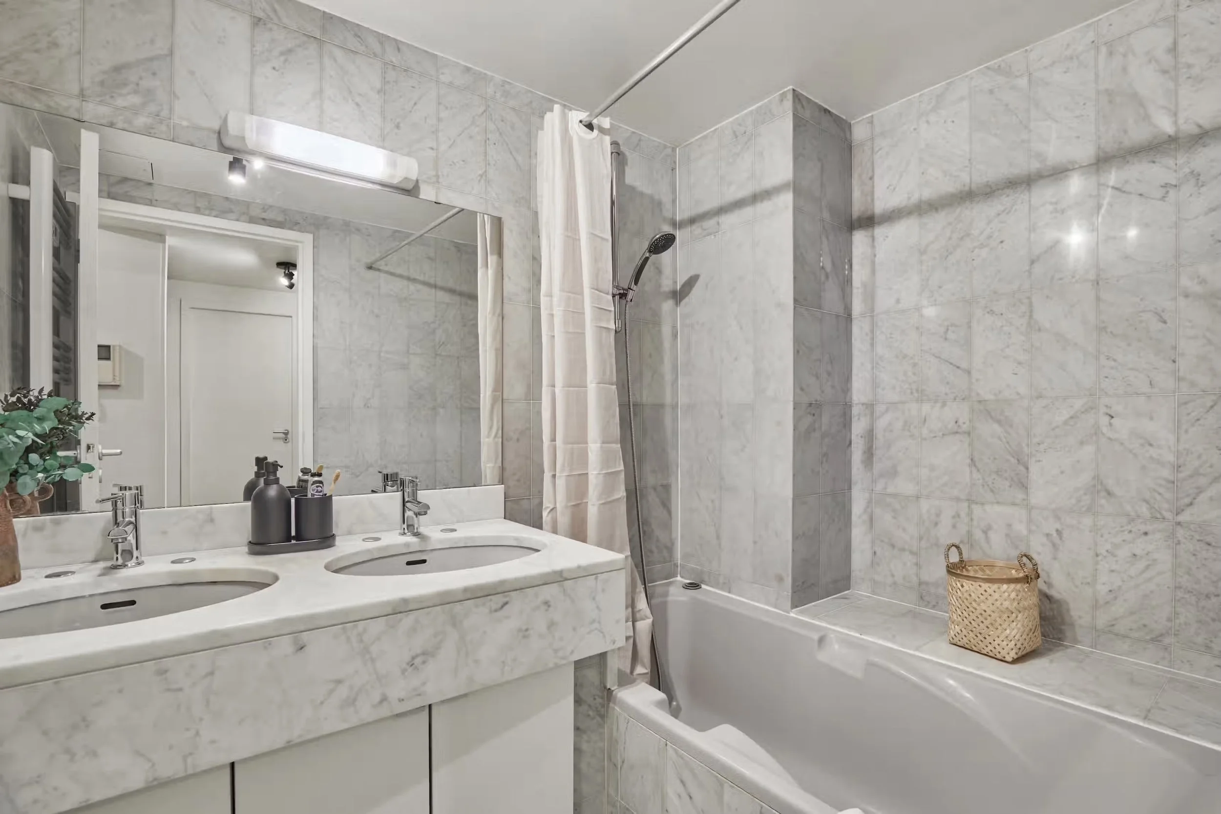 dauphine-quarters-2 bed-10.jpeg