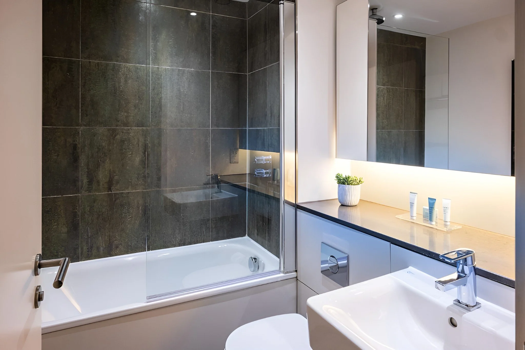 paddington-student-suites-1bed-deluxe- (11).jpeg
