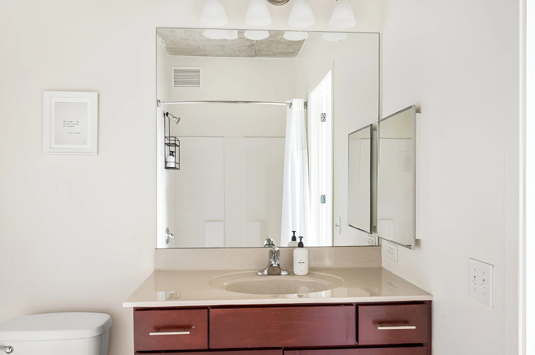 the-south-loop-gem-2 bed-4.jpg