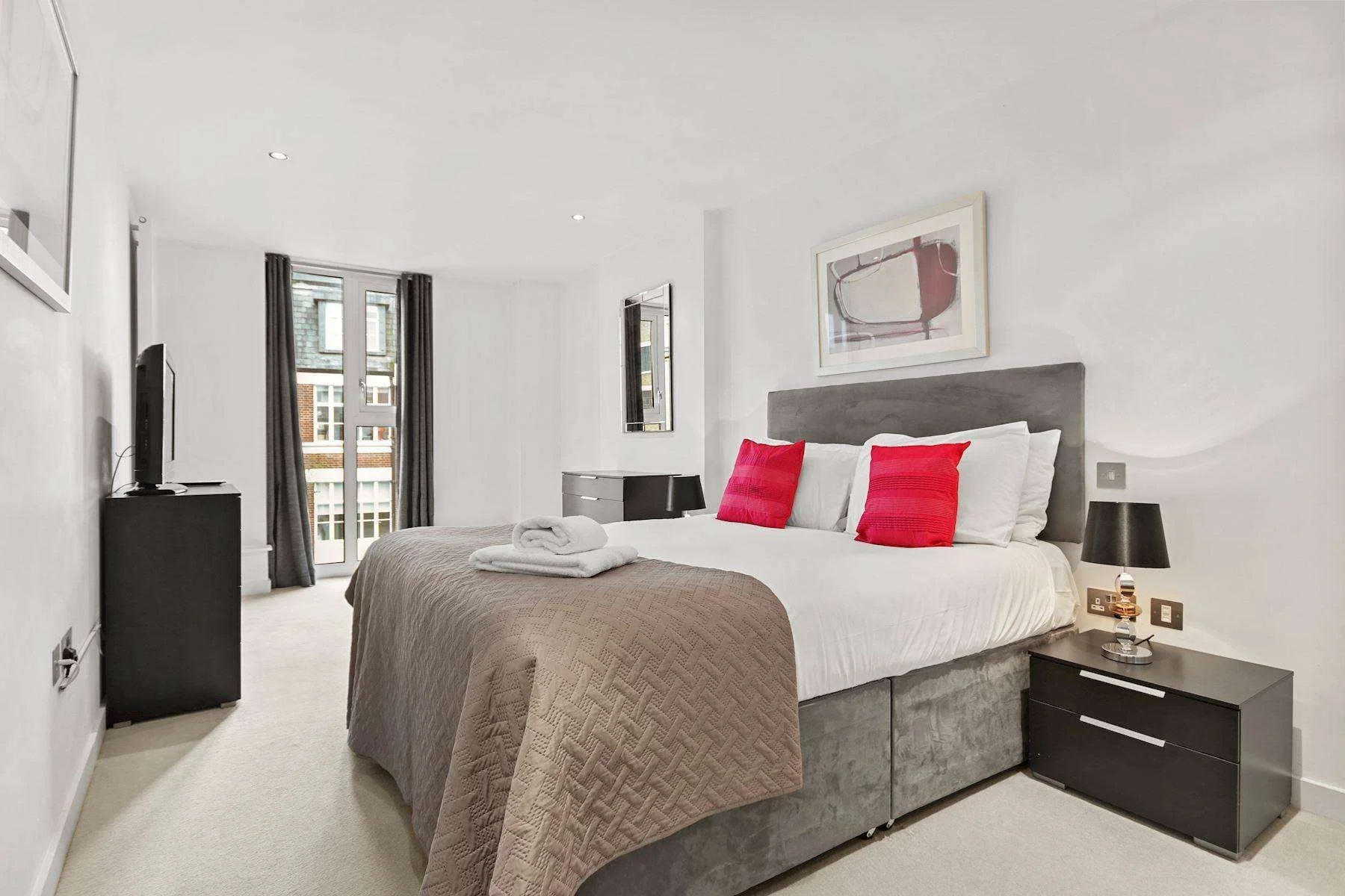 farringdon-yard-1 bed deluxe-2.jpeg