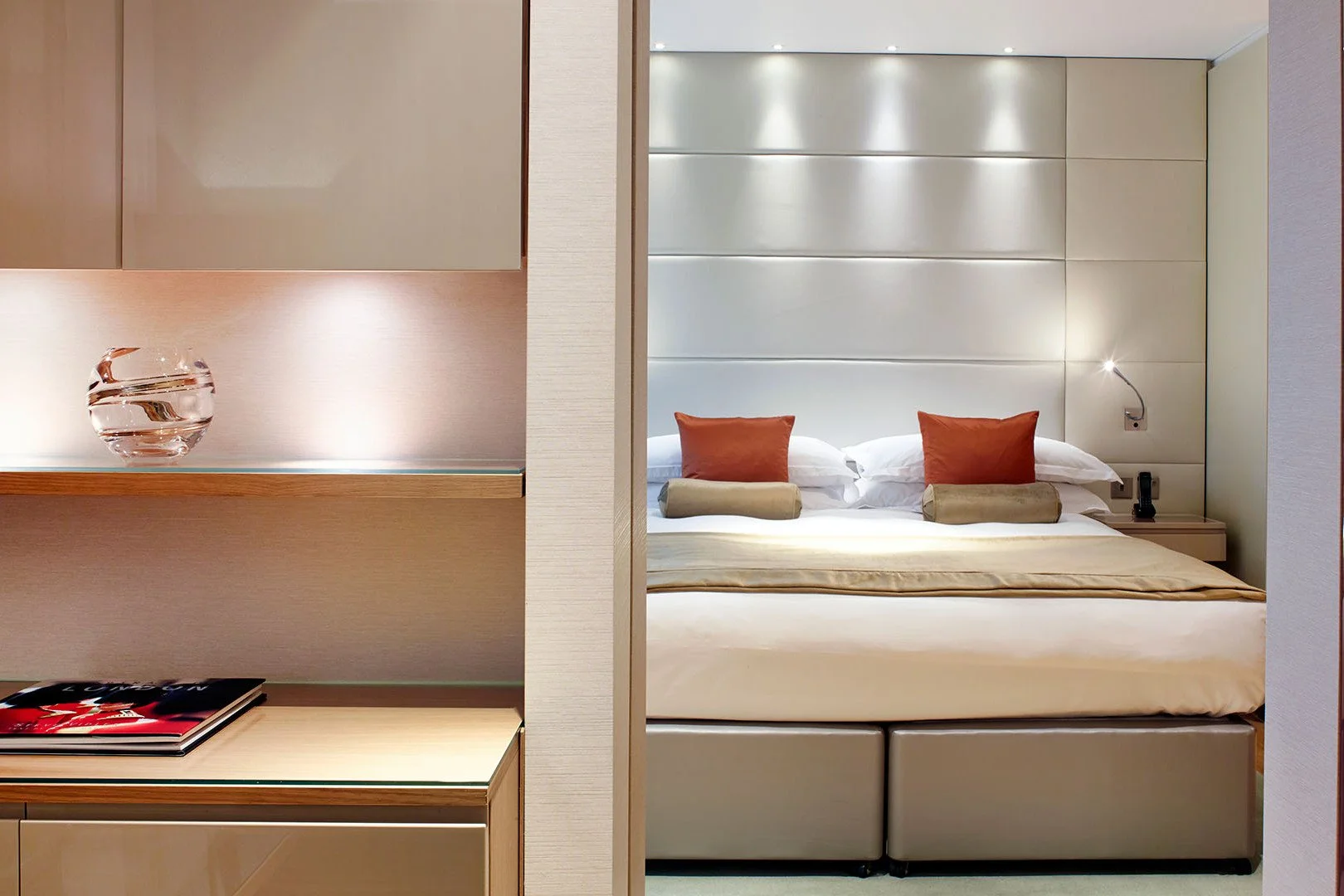 tower-of-london-1bed-4.jpg