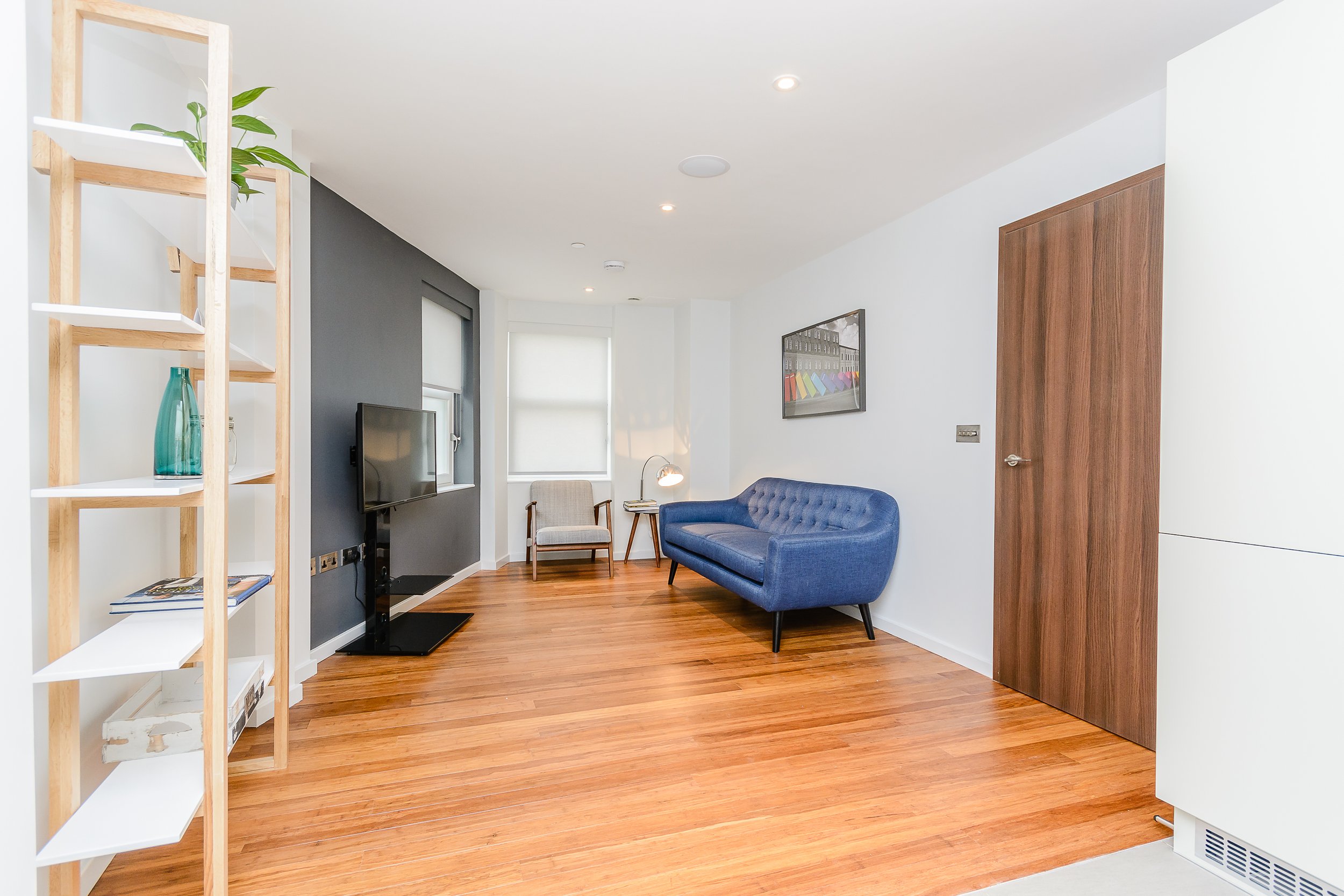 8250240-interior12.jpg